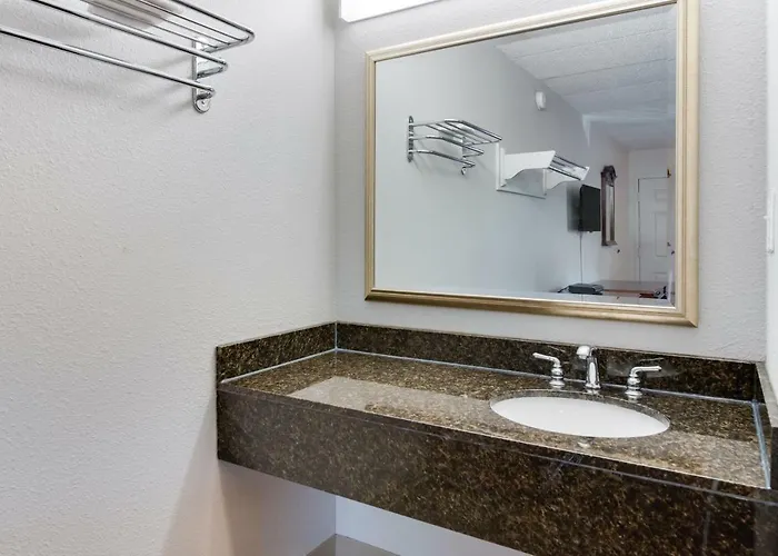 Americas Value Hotel 2*